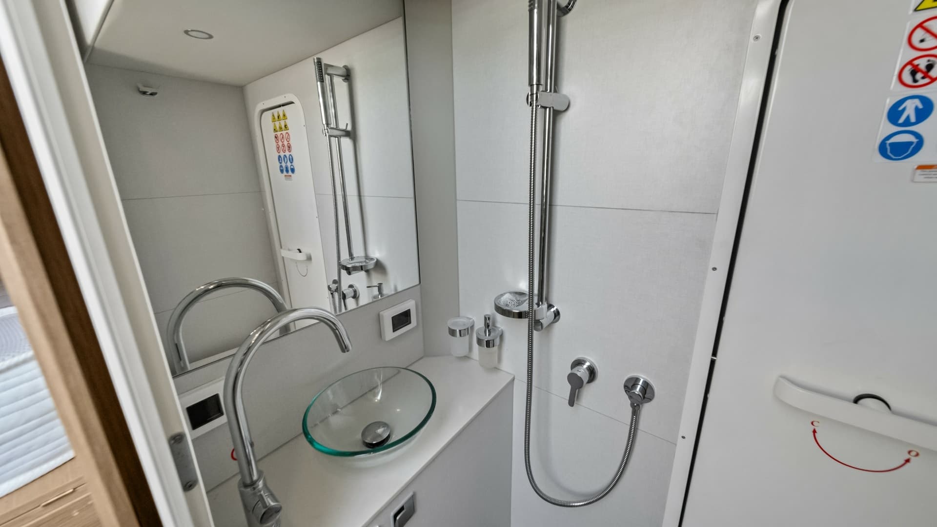 Compact Ensuite Bathroom