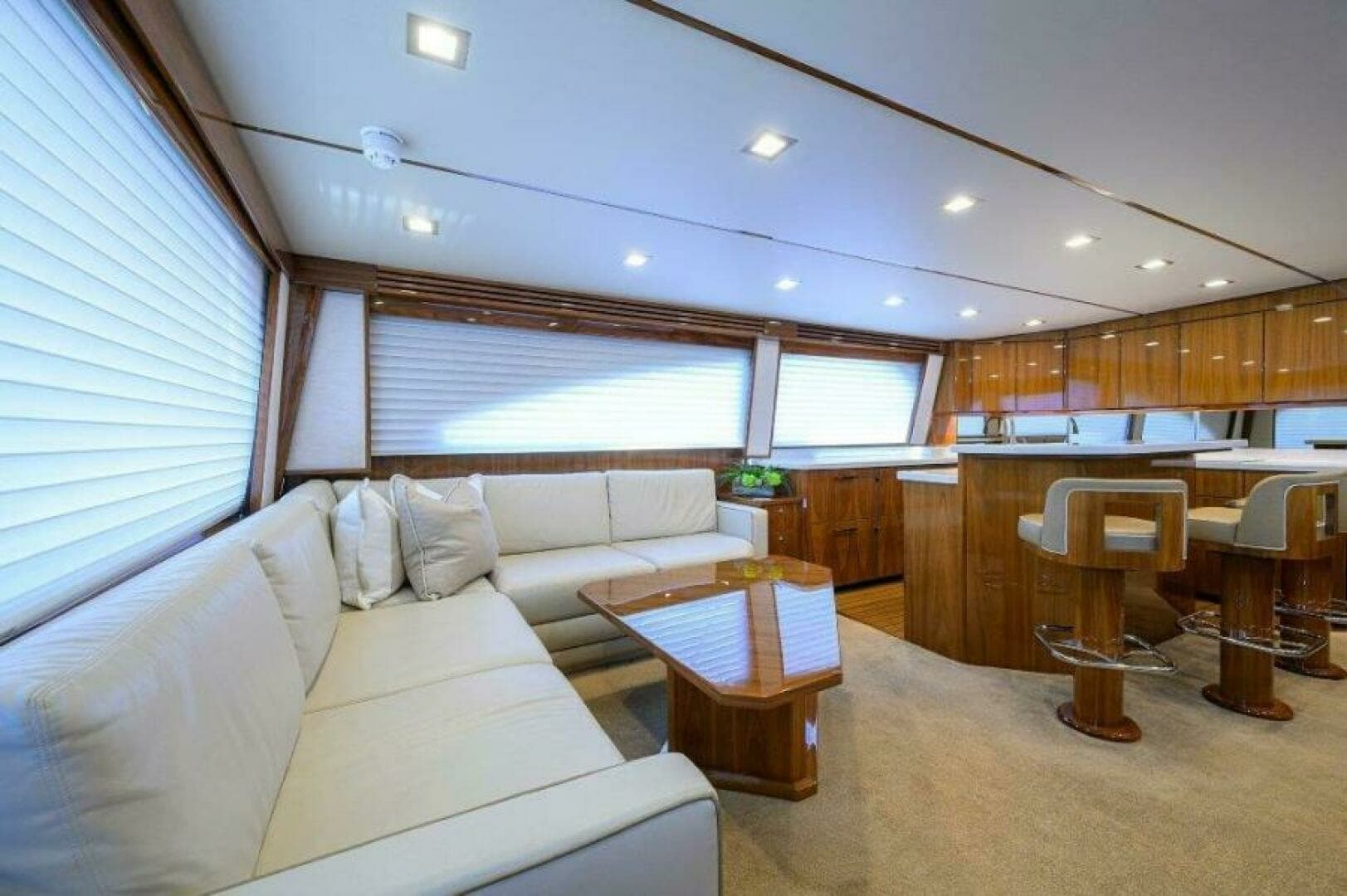 Viking 72 Knot Again - Salon