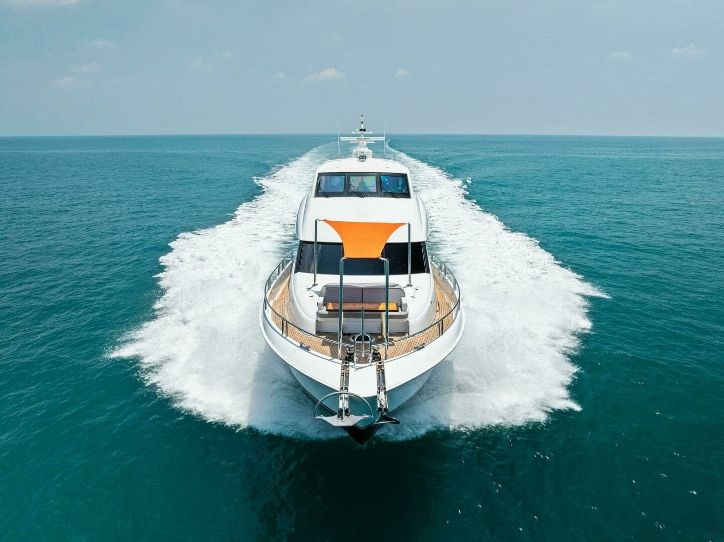 2006 Lazzara Yachts 84 Skylounge