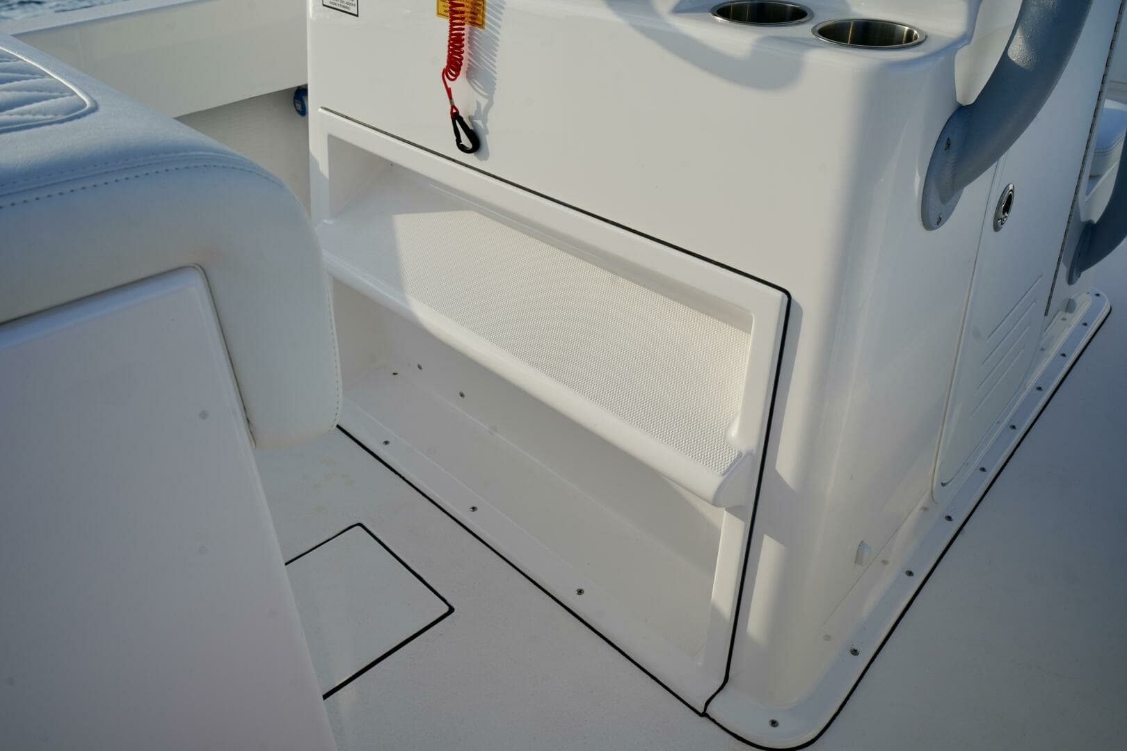 Reef Runner 23 - Deck Equipment