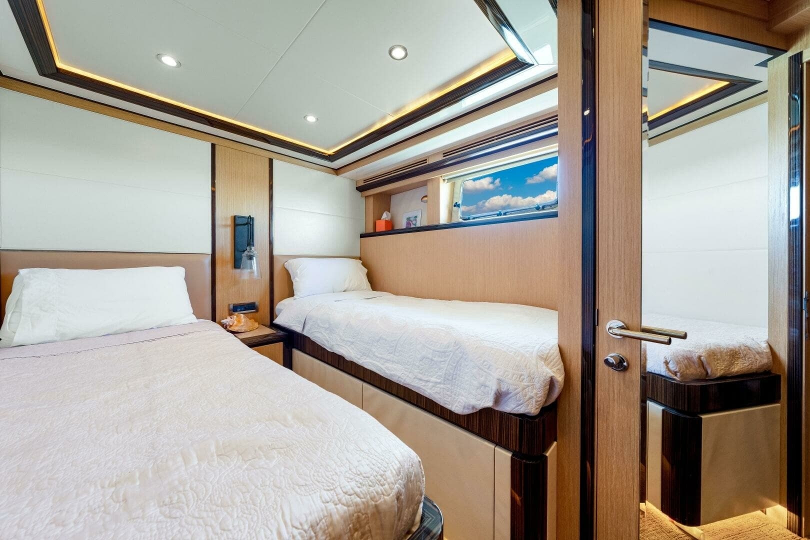 2010 83 Ocean Alexander Motor Yacht 'Relentless'