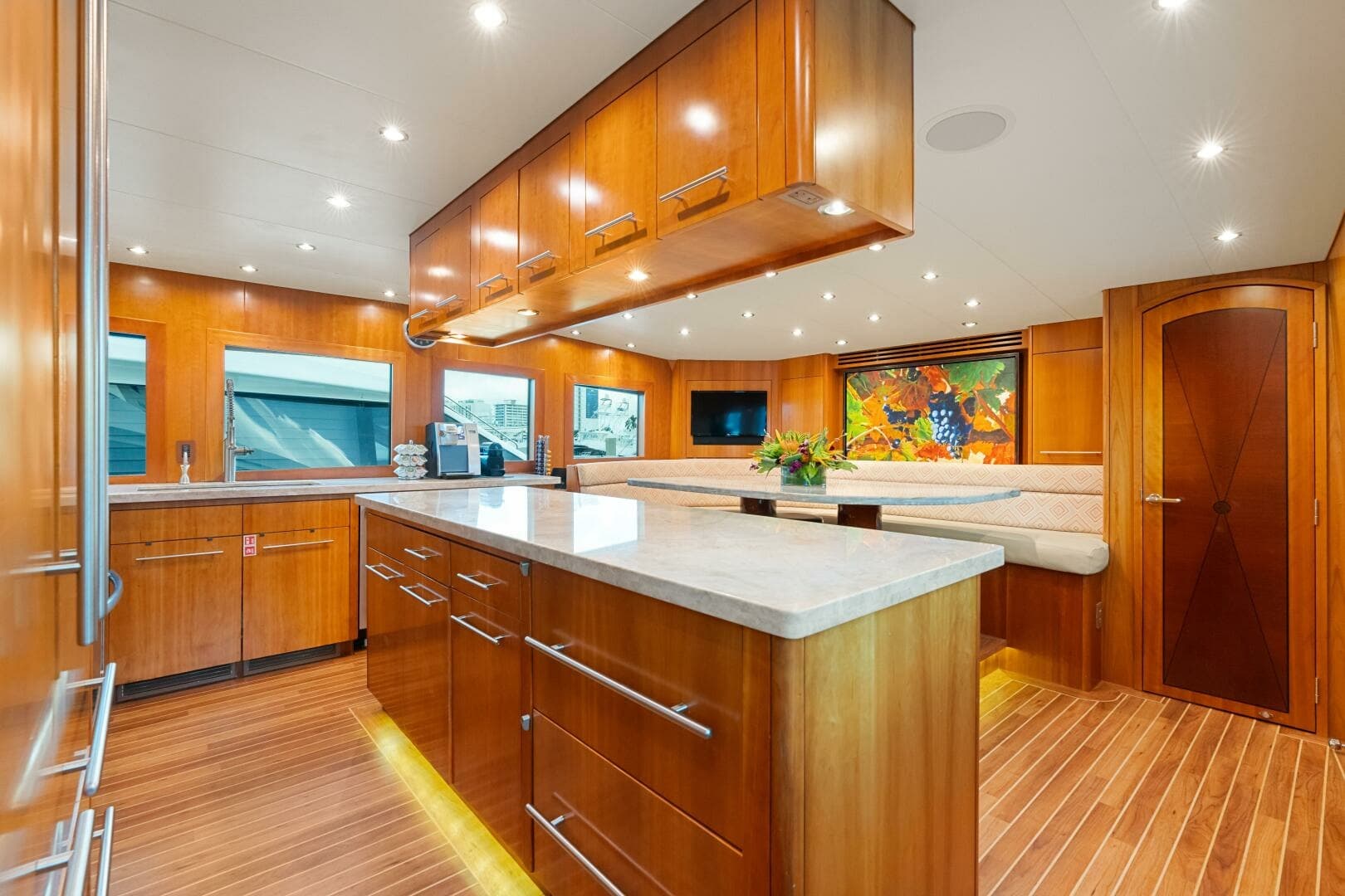 Hatteras 100 MAGIC - Galley