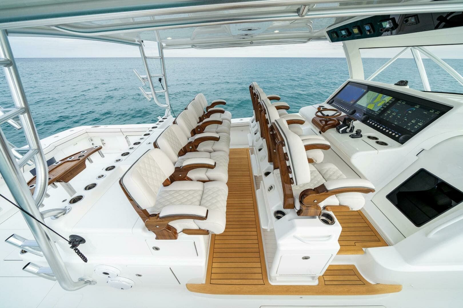  2024 Valhalla Boatworks V-55 "MAVERICK" - Expansive Helm with Luxurious Adjustable Seating for Superior Comfort & Command 