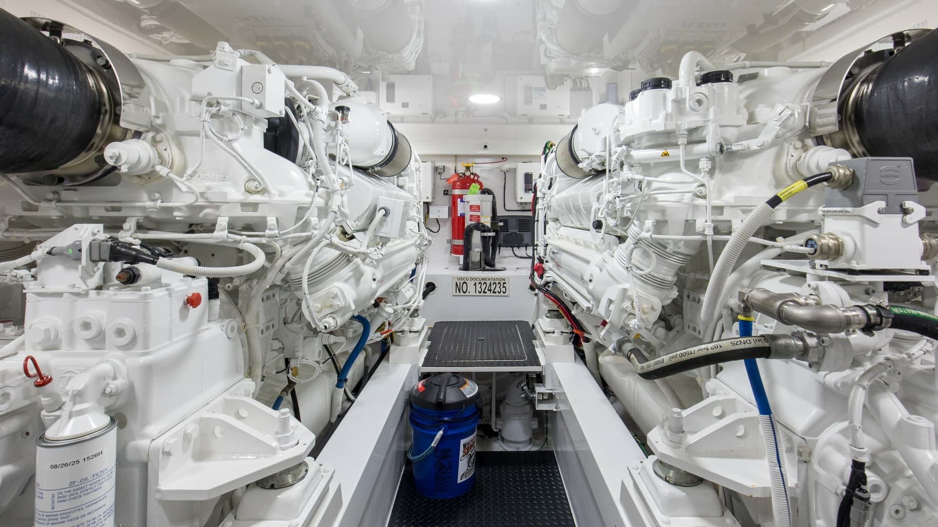 2022 Viking Convertible Cole Play Engine Room (2)