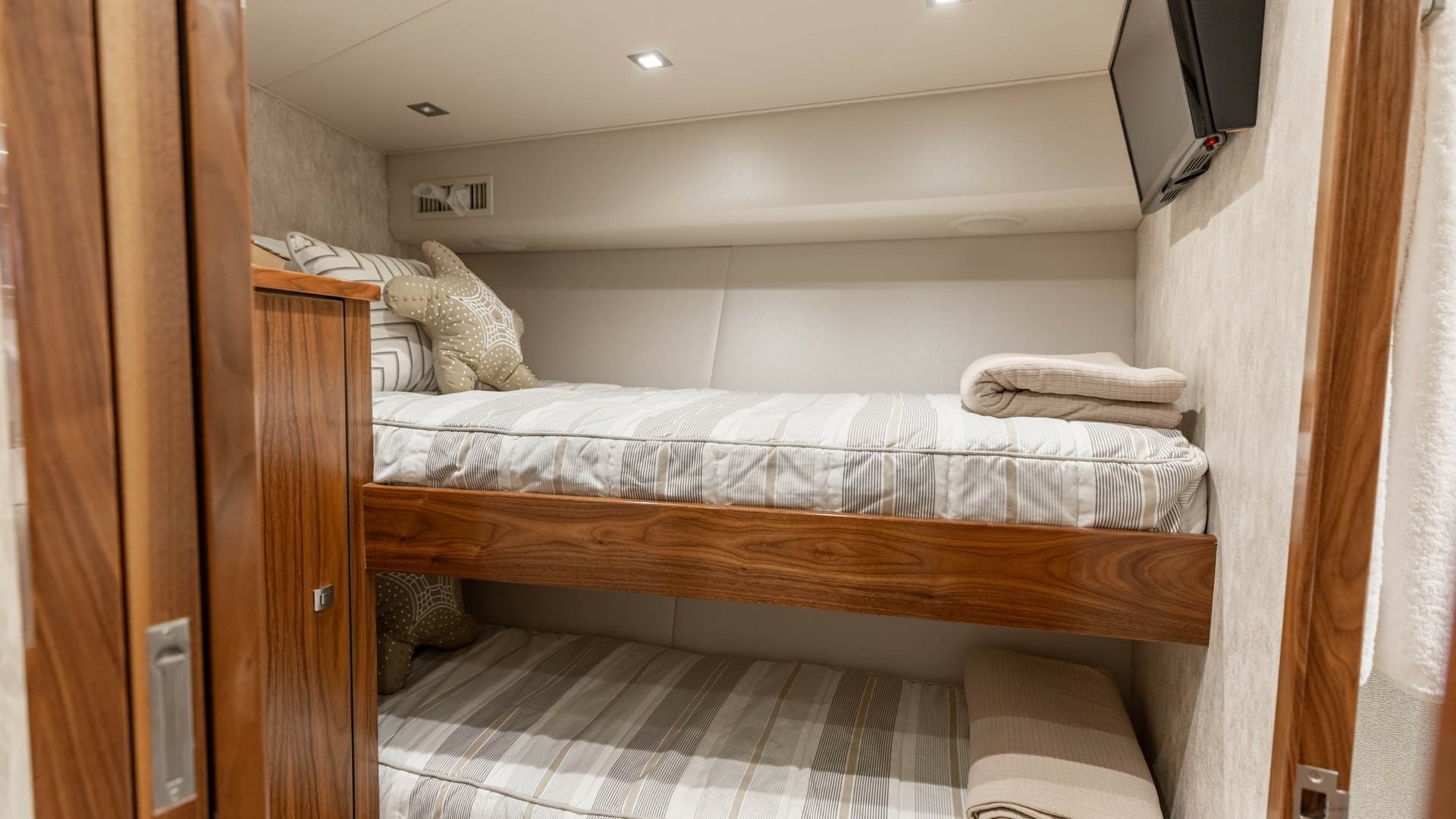 Bunk Cabin with TV