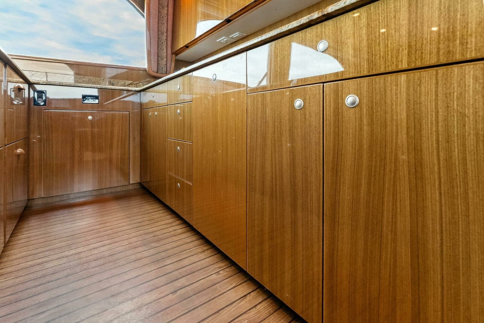 2006 Viking 61 Convertible KNOT ON CALL