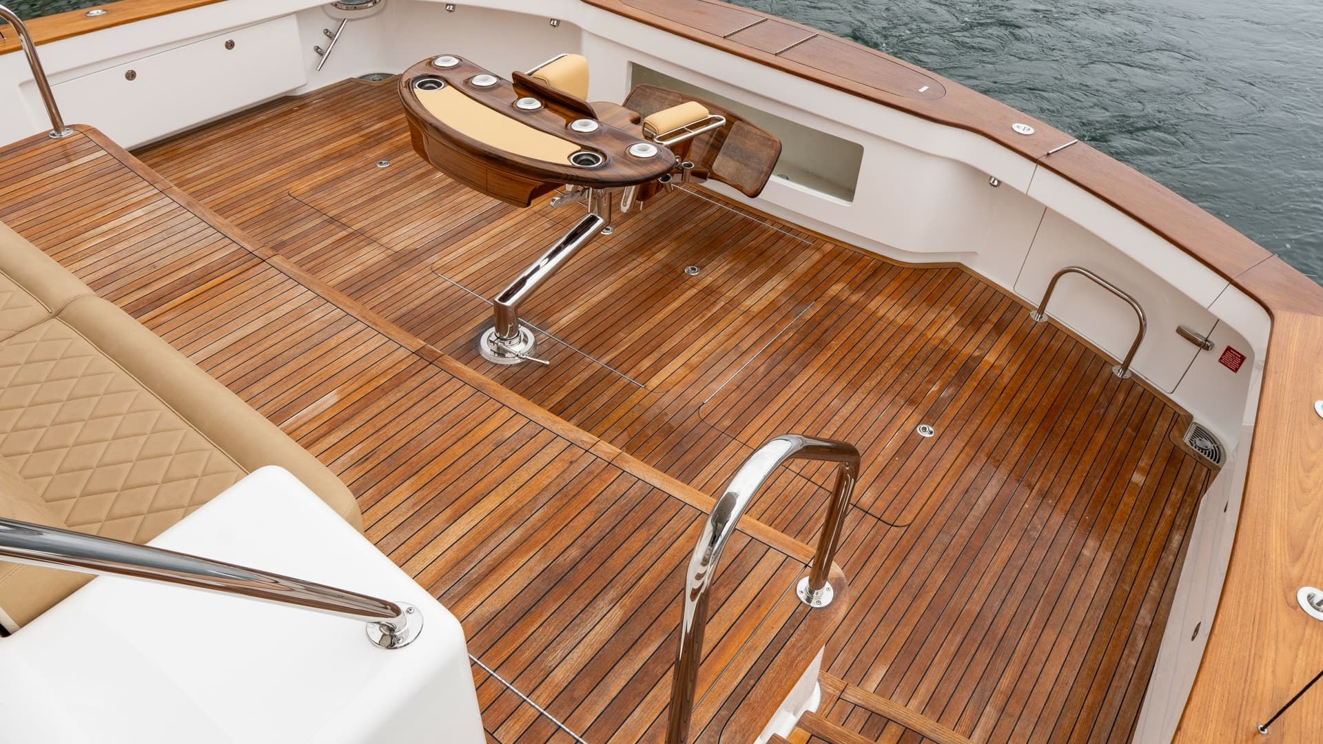 Teak Cockpit with Fighting Chair