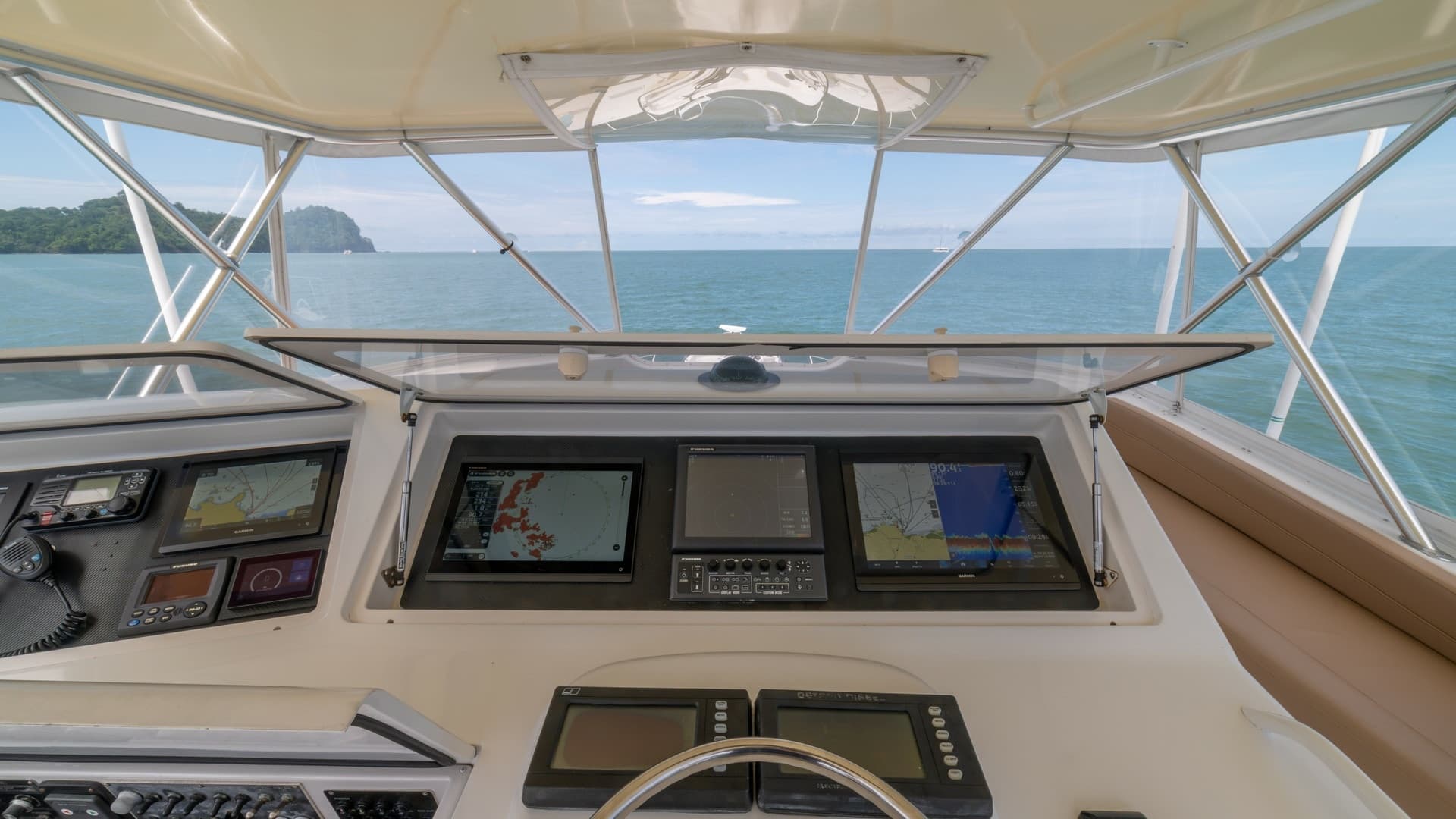 Flybridge Helm with Electronics 2002 Viking 61 Convertible