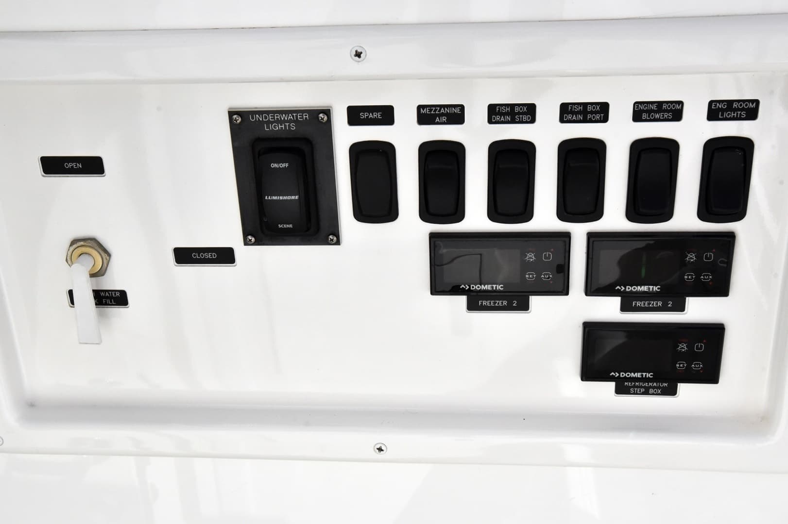 2019 Viking 80 Skybridge