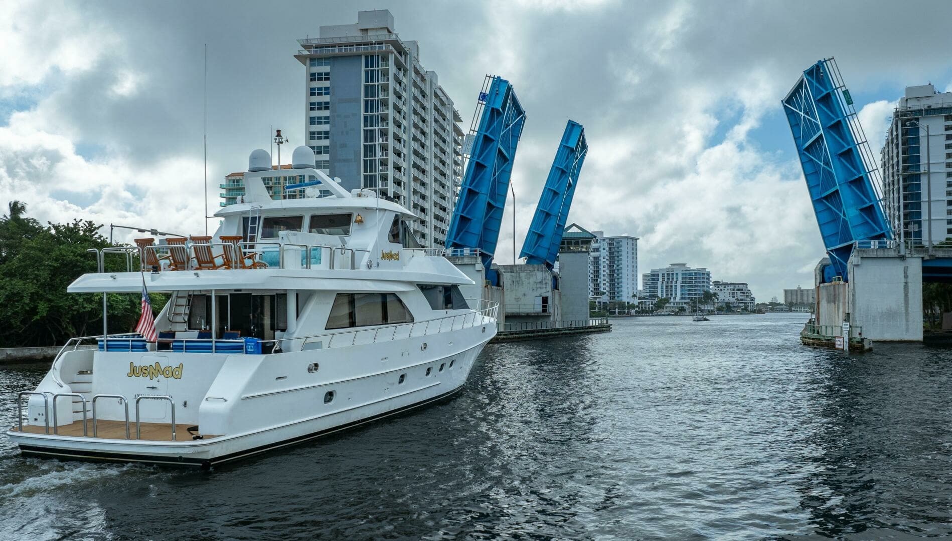 2005 Ocean Alexander 80 motoryacht