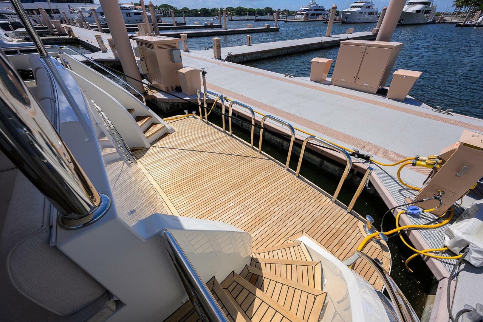 2013 Ocean Alexander Sky Lounge