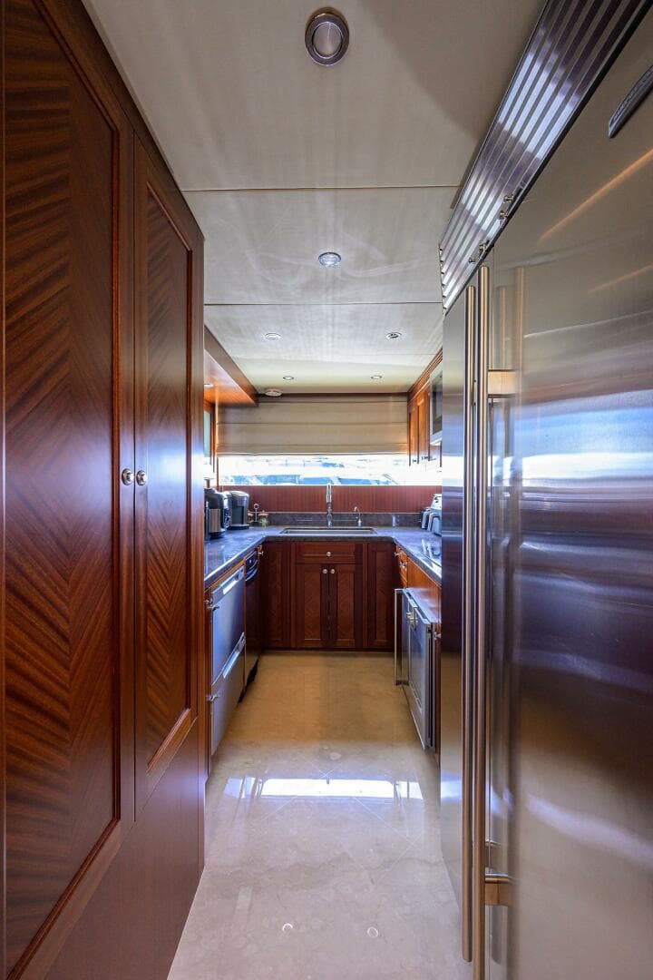 2013 Ocean Alexander Sky Lounge