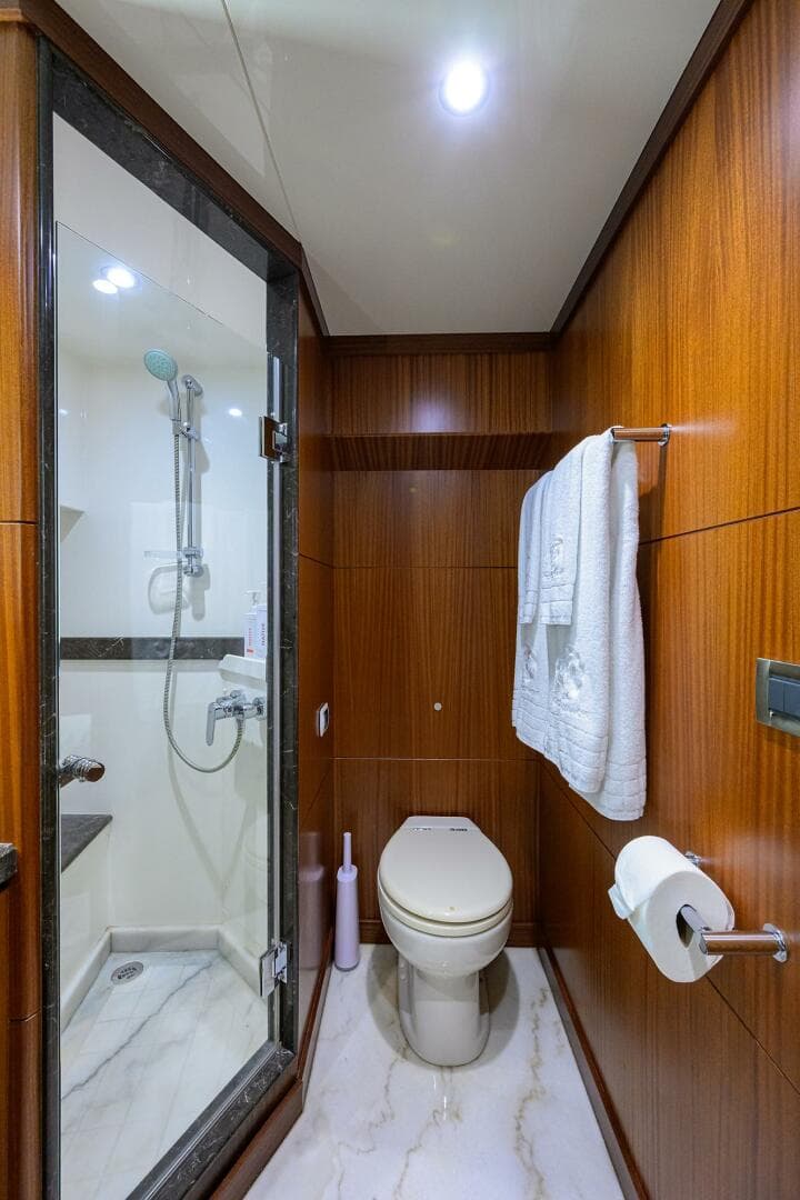 2013 Ocean Alexander Sky Lounge