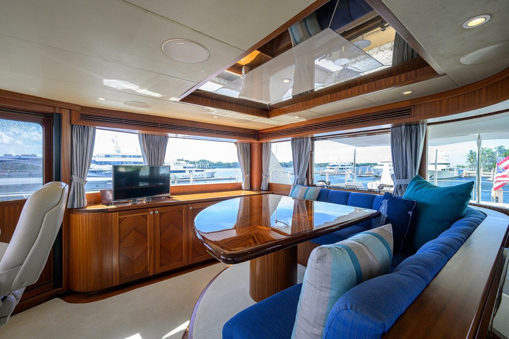 2013 Ocean Alexander Sky Lounge