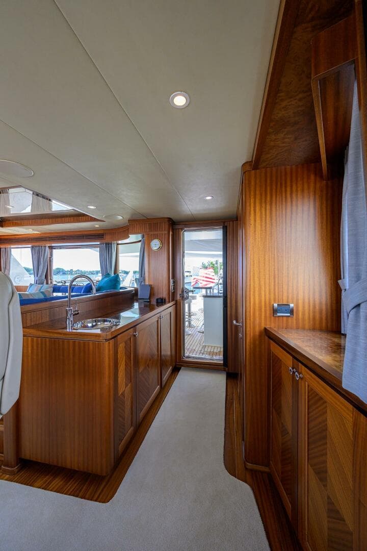 2013 Ocean Alexander Sky Lounge