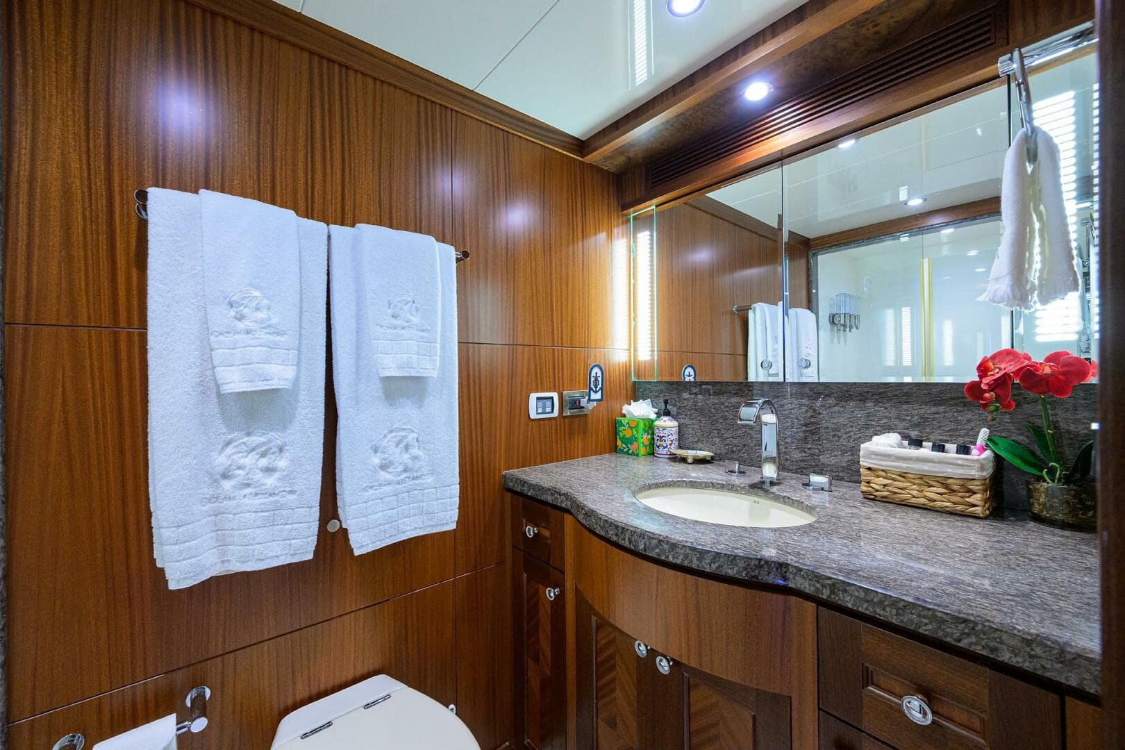 2013 Ocean Alexander Sky Lounge