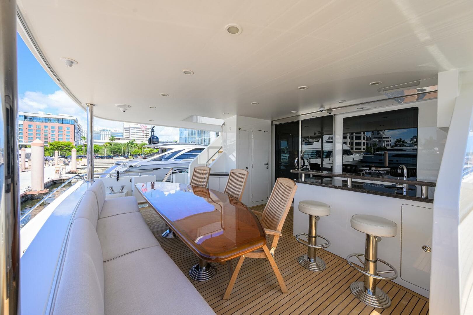 2013 Ocean Alexander Sky Lounge