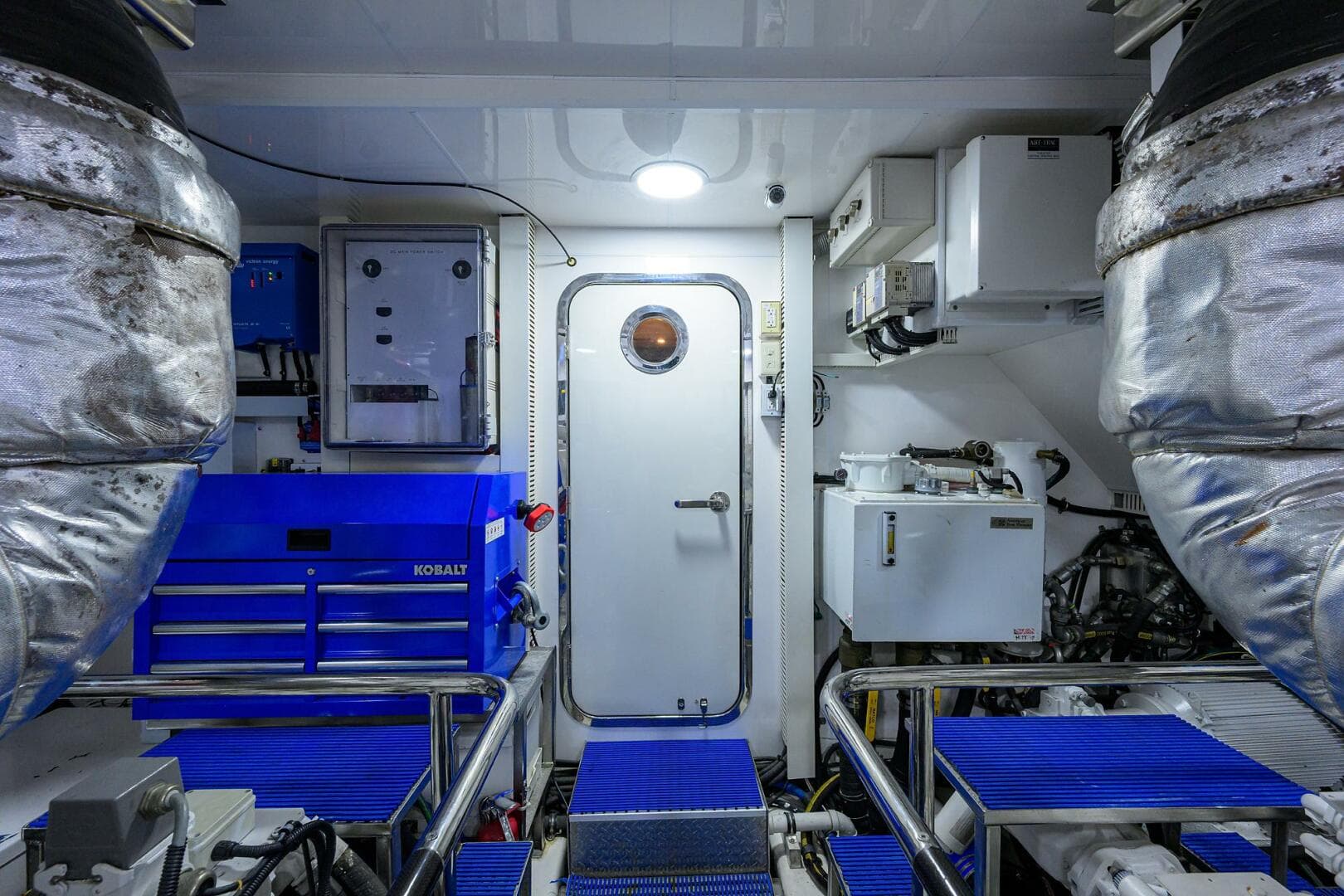 2013 Ocean Alexander Sky Lounge