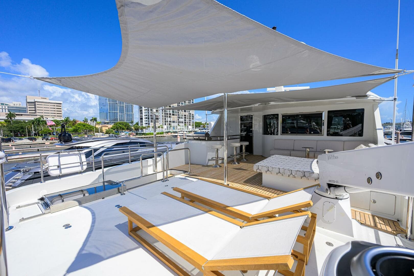 2013 Ocean Alexander Sky Lounge