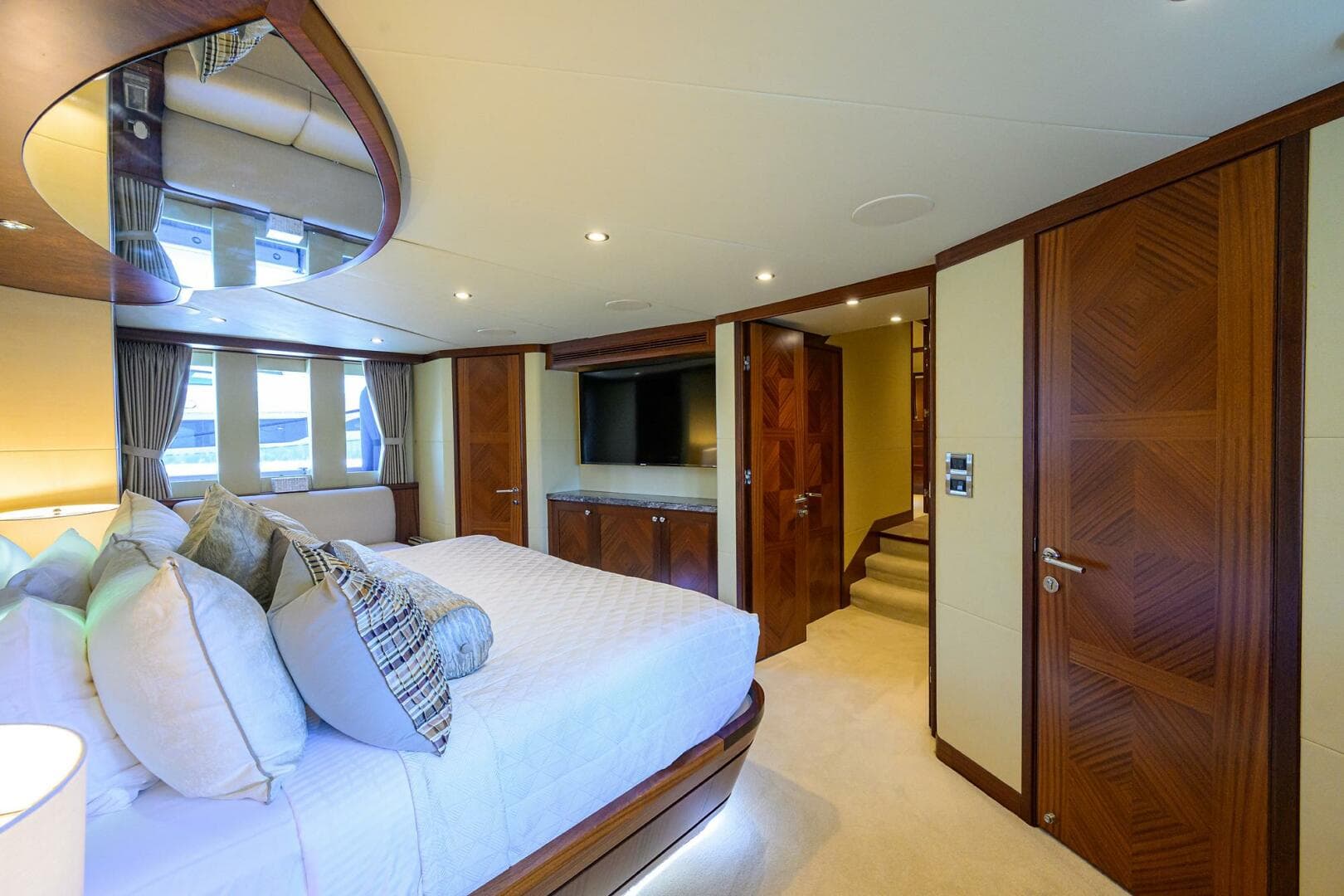 2013 Ocean Alexander Sky Lounge