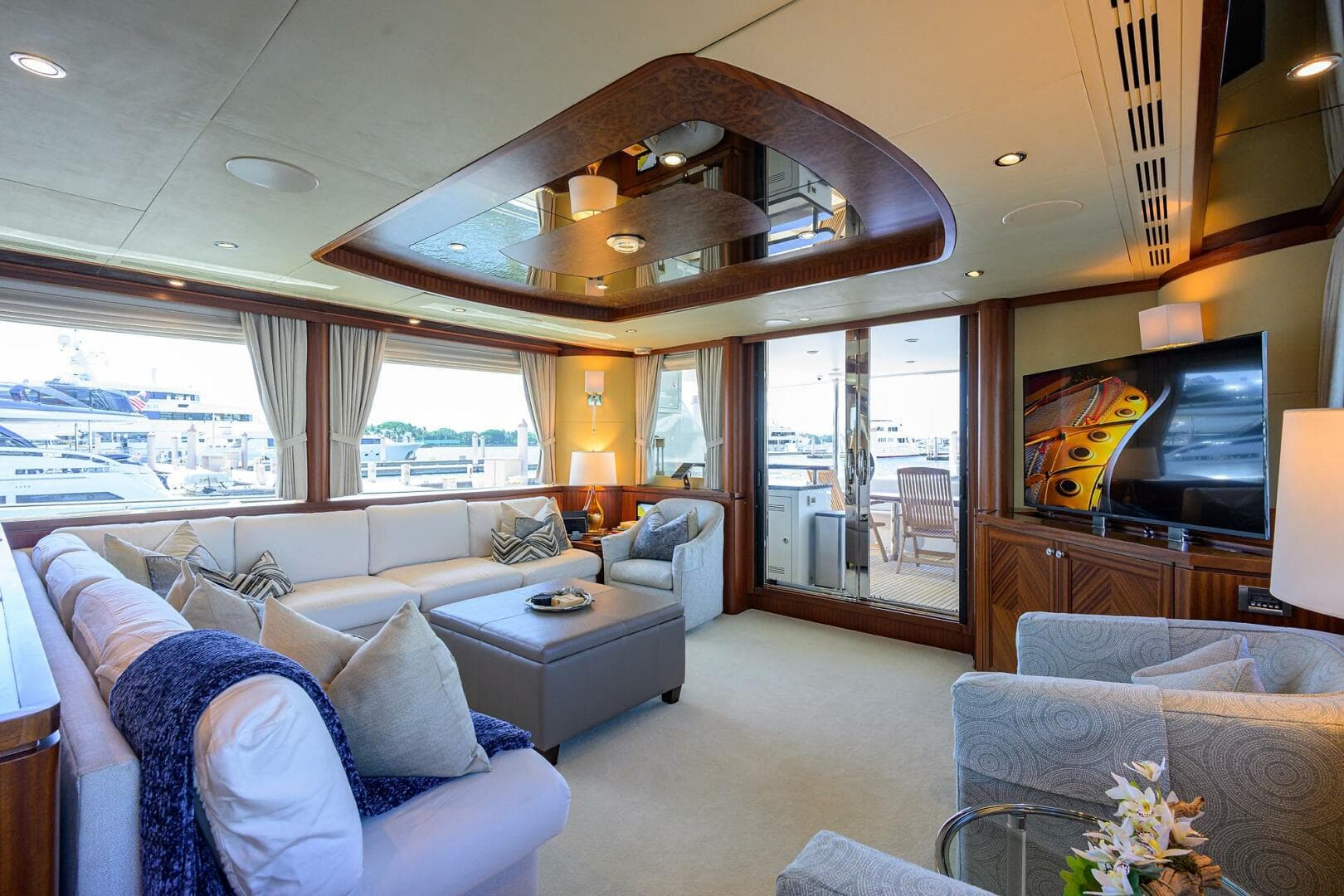 2013 Ocean Alexander Sky Lounge