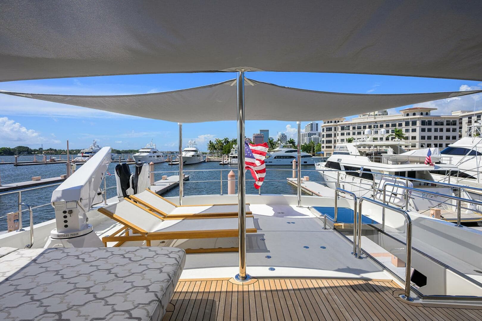 2013 Ocean Alexander Sky Lounge