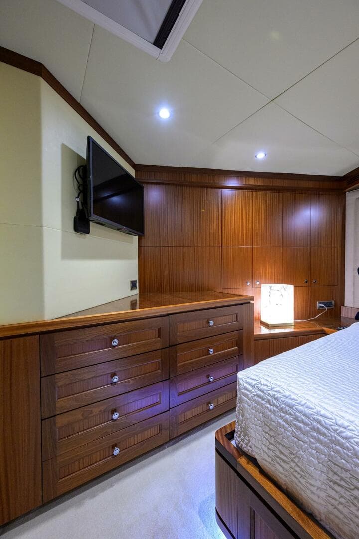 2013 Ocean Alexander Sky Lounge