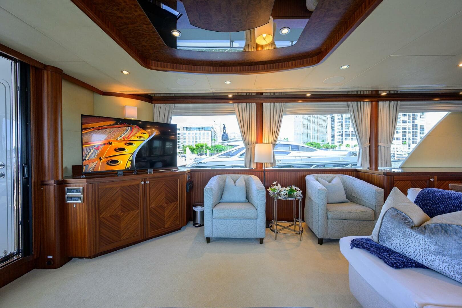 2013 Ocean Alexander Sky Lounge