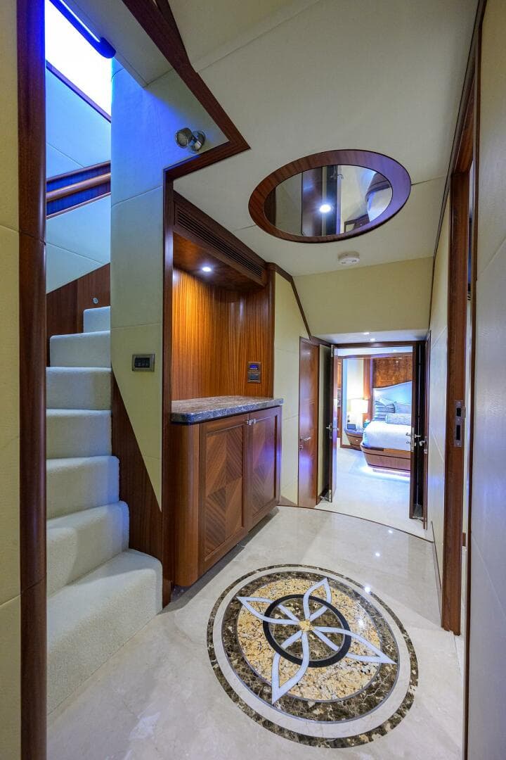 2013 Ocean Alexander Sky Lounge