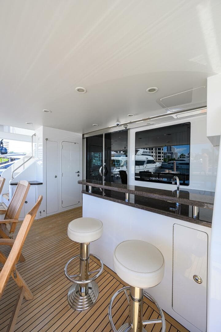 2013 Ocean Alexander Sky Lounge