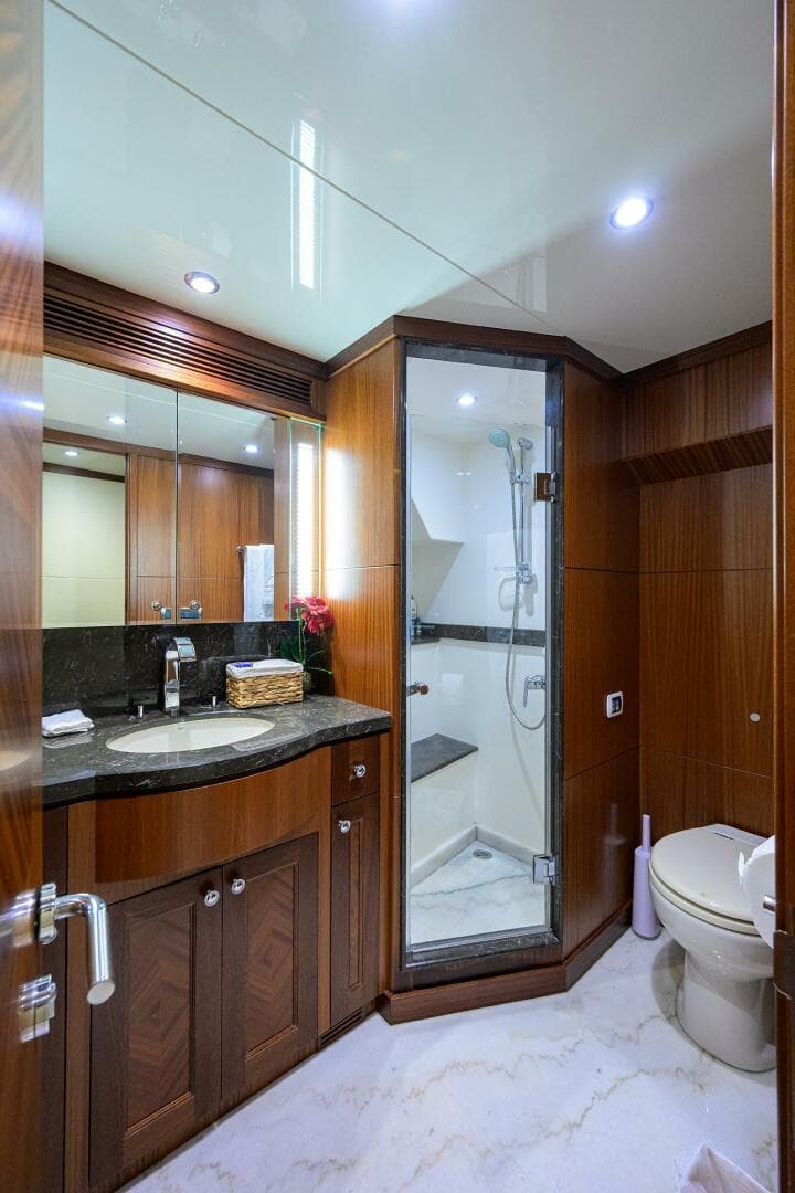 2013 Ocean Alexander Sky Lounge