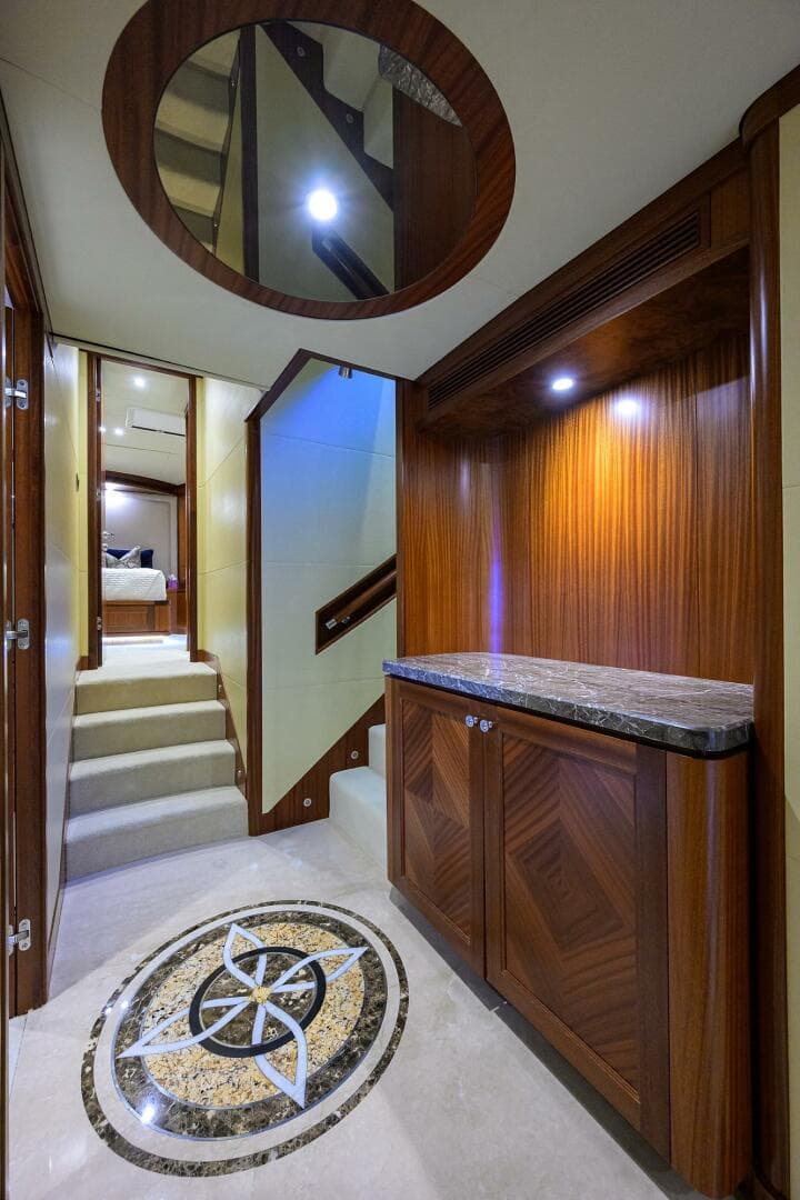 2013 Ocean Alexander Sky Lounge