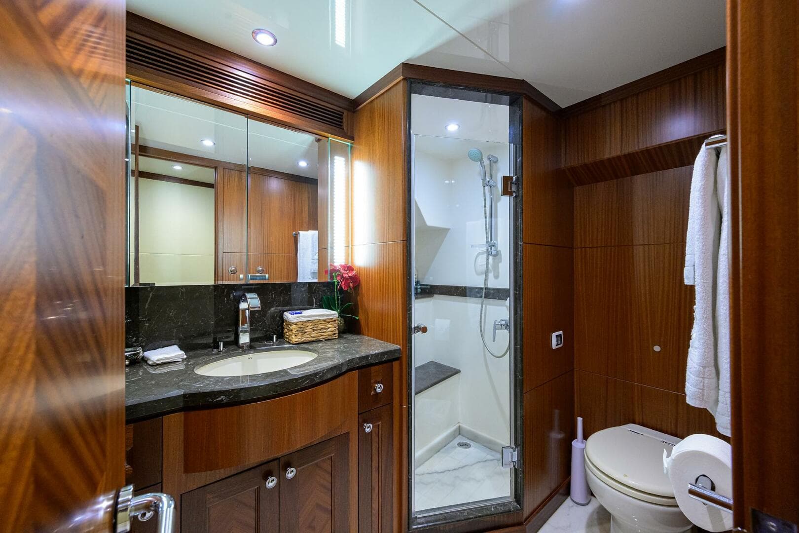 2013 Ocean Alexander Sky Lounge