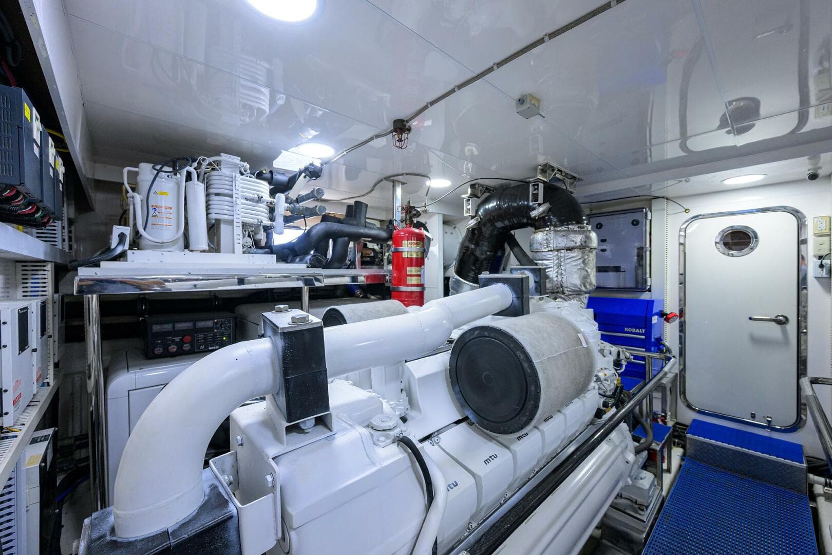 2013 Ocean Alexander Sky Lounge