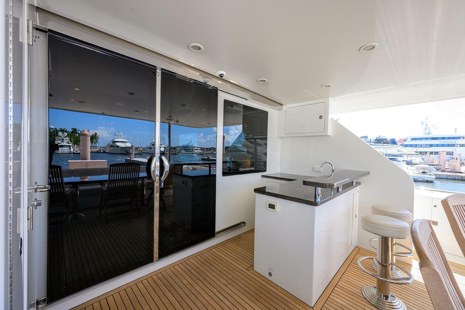 2013 Ocean Alexander Sky Lounge