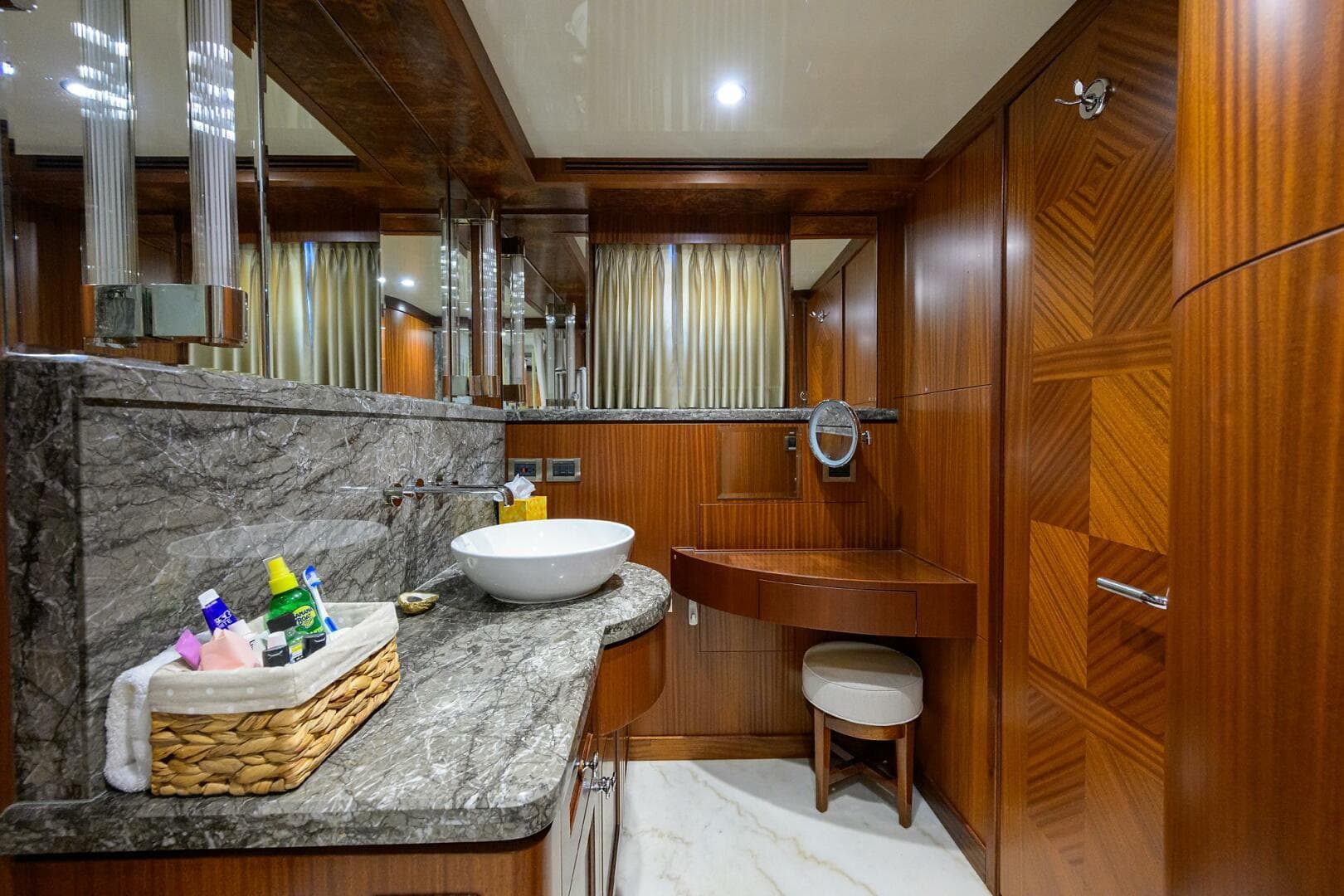 2013 Ocean Alexander Sky Lounge