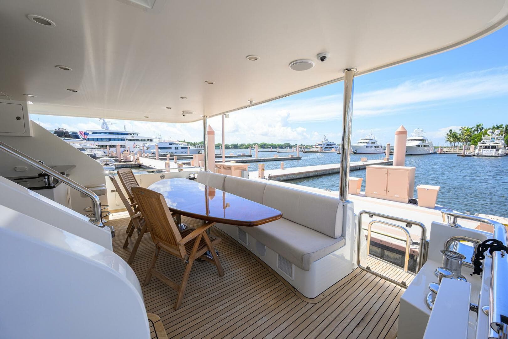 2013 Ocean Alexander Sky Lounge