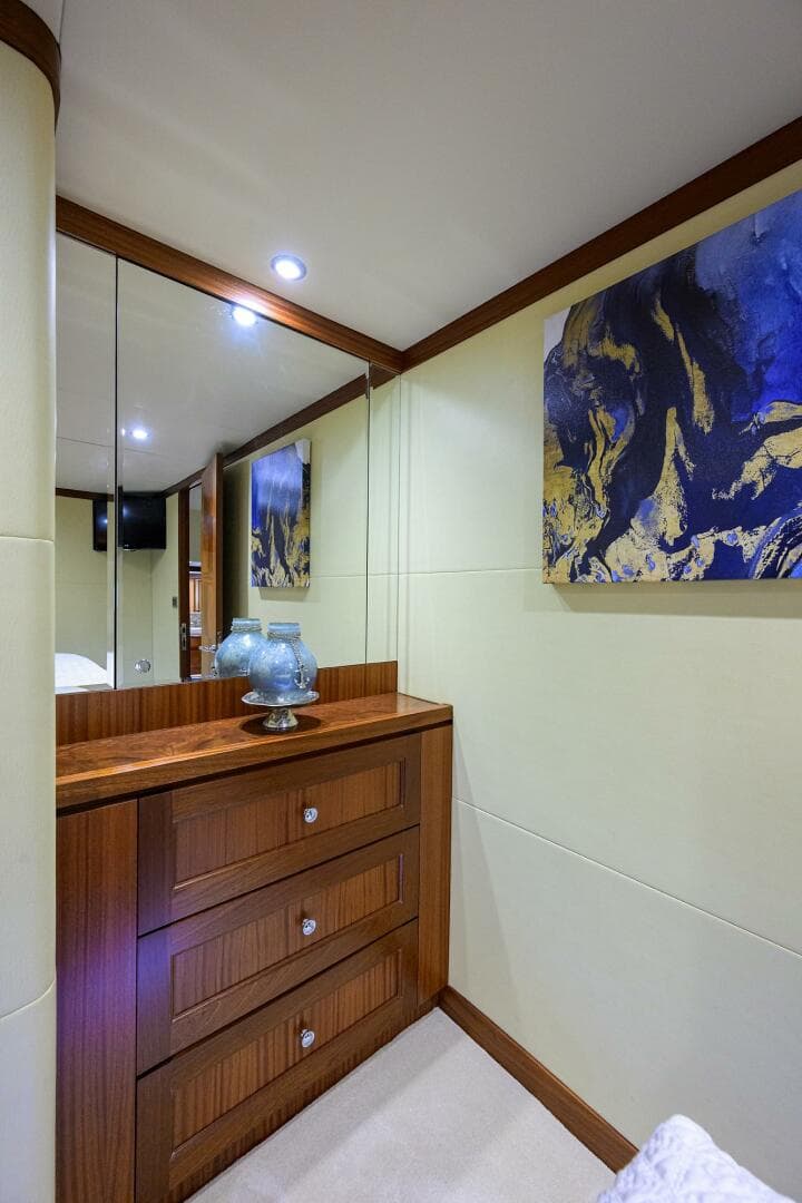 2013 Ocean Alexander Sky Lounge