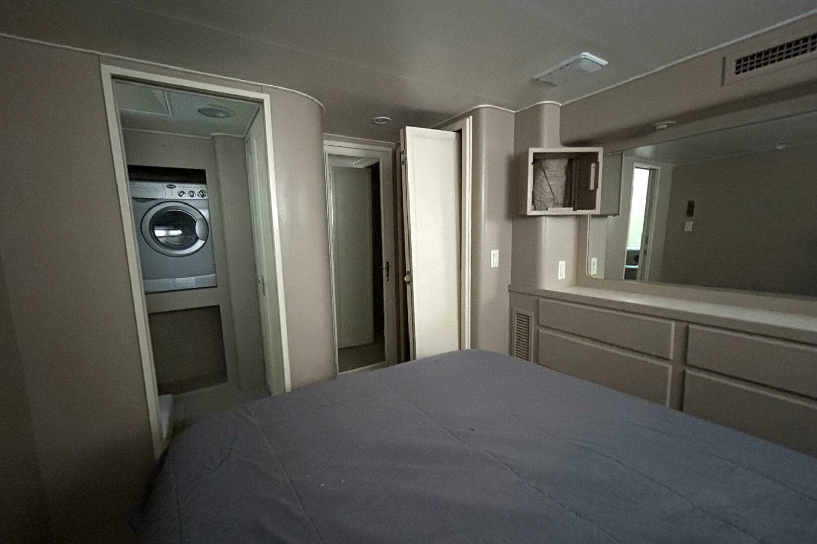 1991 Hatteras Cockpit Motor Yacht
