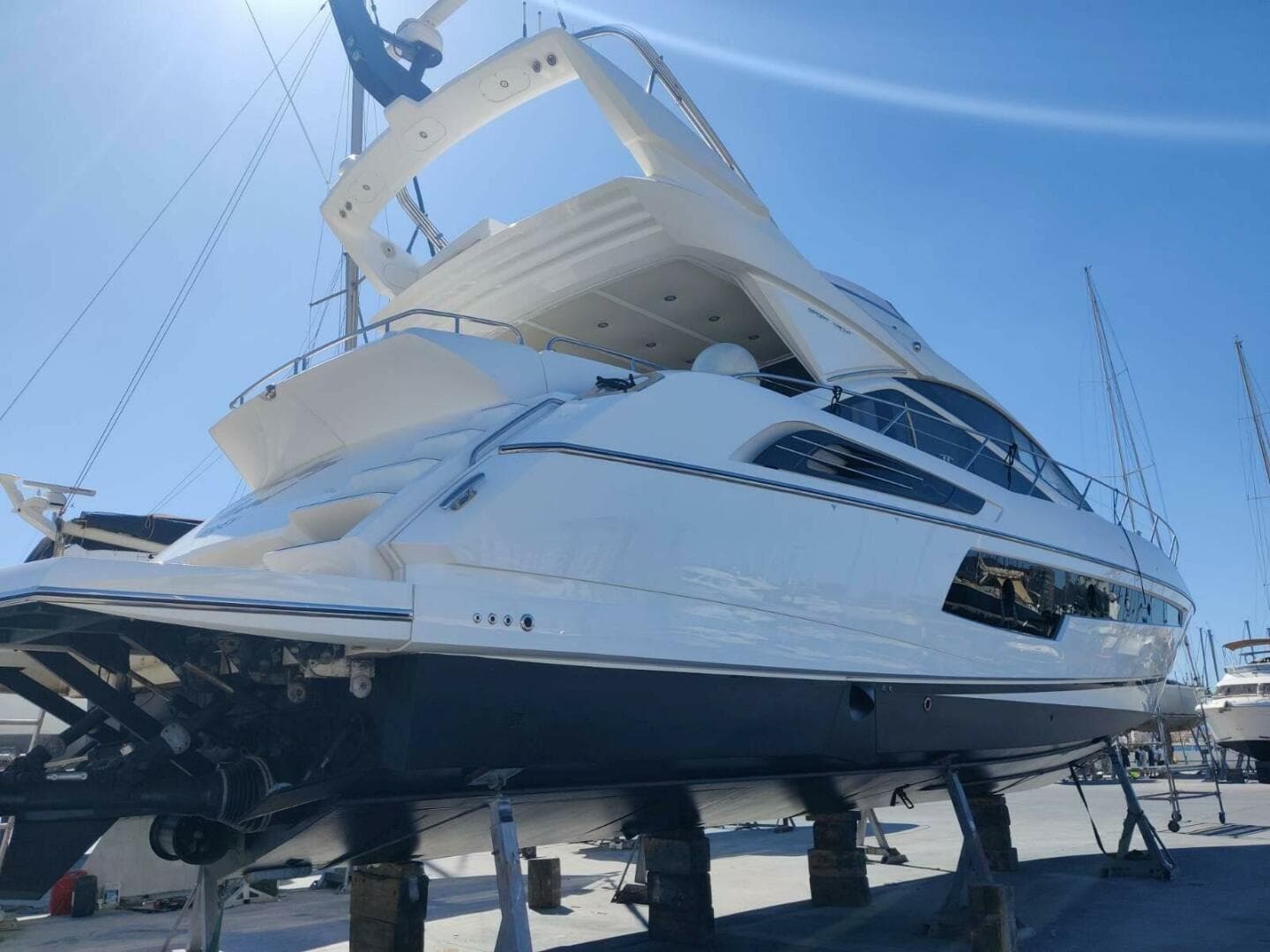 2015 Sunseeker Sport Yacht 68