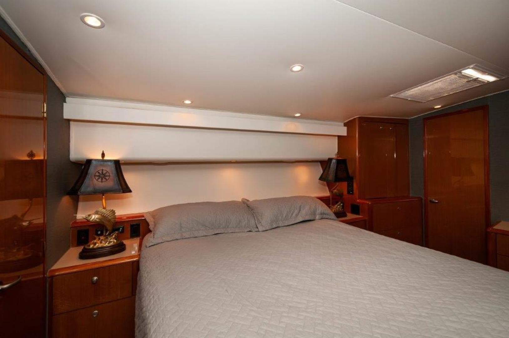 2001 61 Viking Convertible Ellie B Master Stateroom