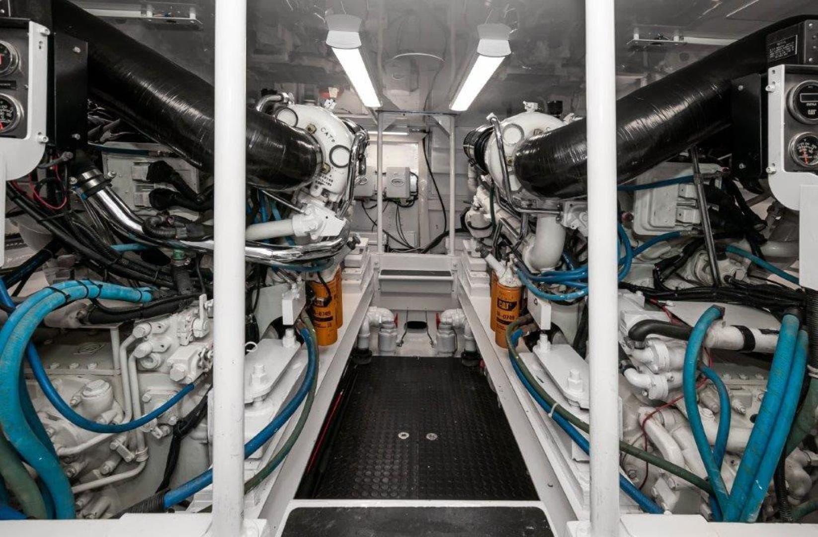 2001 61 Viking Convertible Ellie B Engine Room