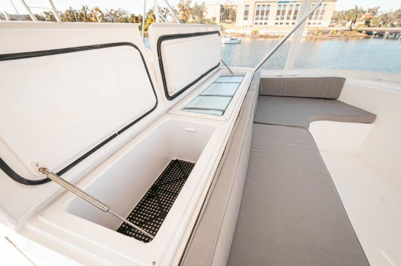 2001 61 Viking Convertible Ellie B Flybridge