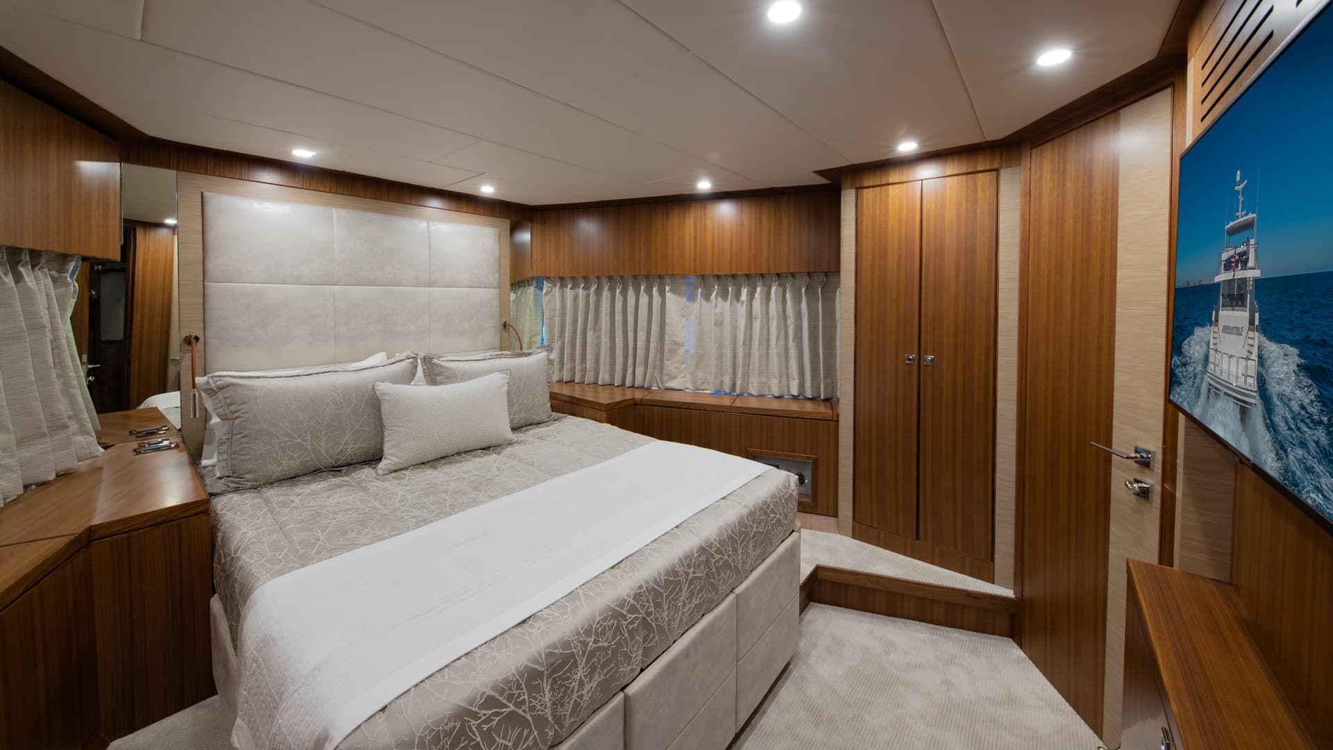 2028 Hargrave Raised Pilothouse