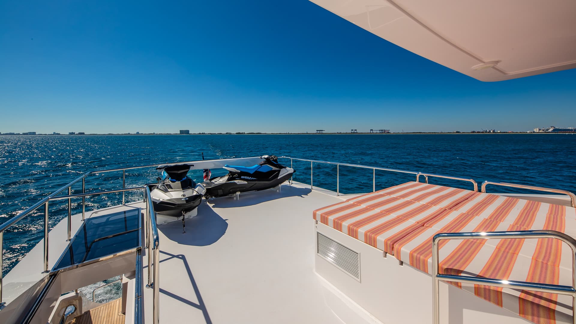 2028 Hargrave Raised Pilothouse