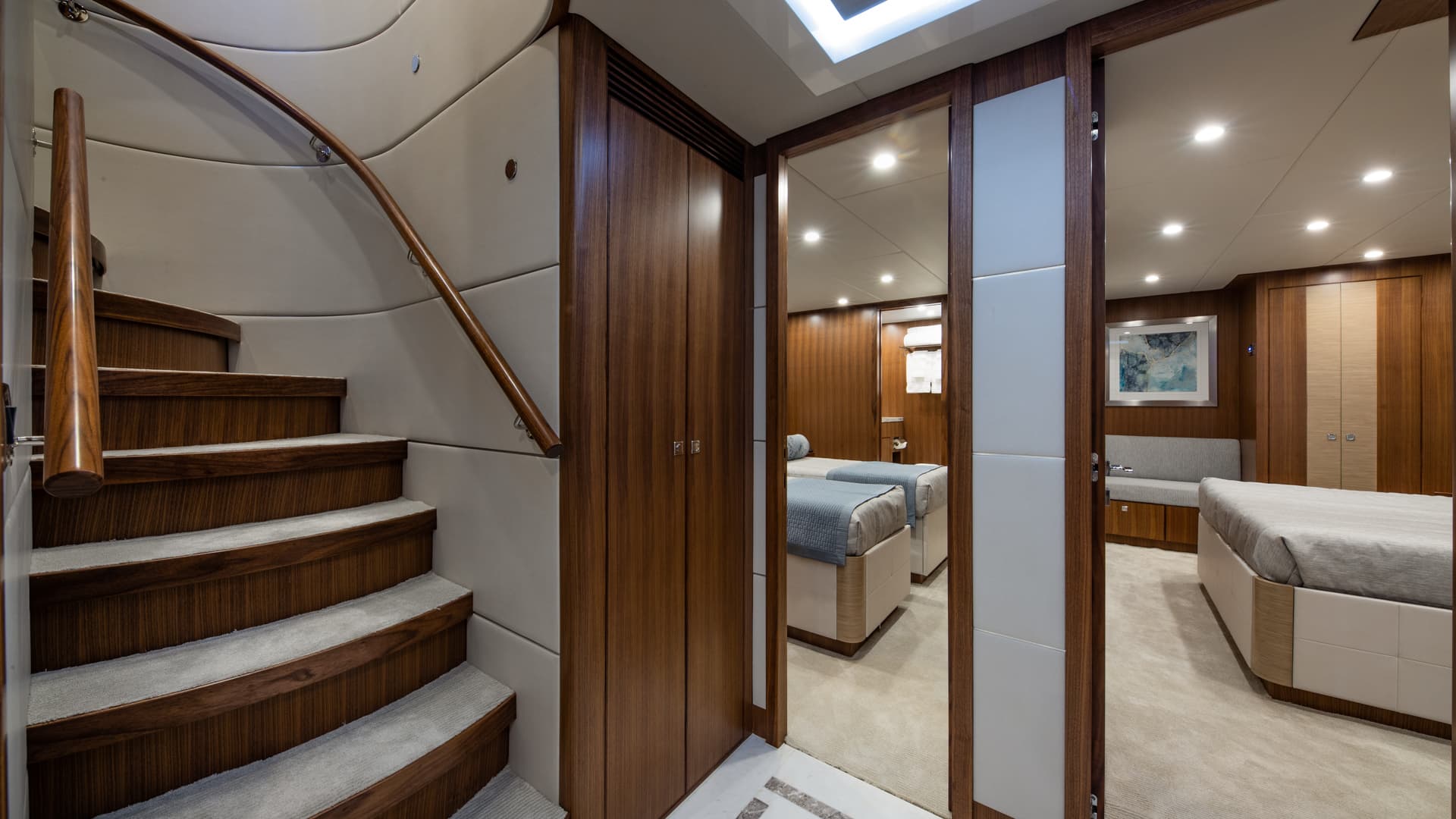 2028 Hargrave Raised Pilothouse