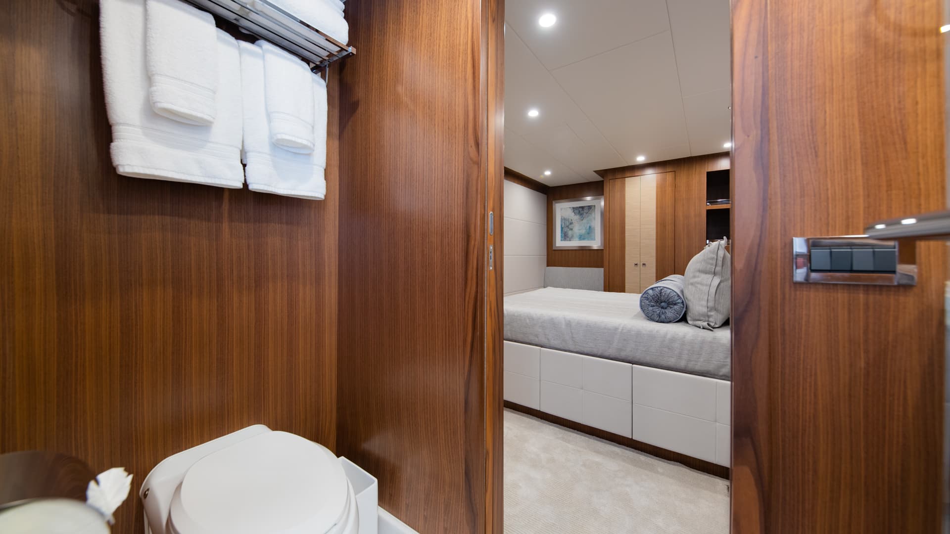 2028 Hargrave Raised Pilothouse