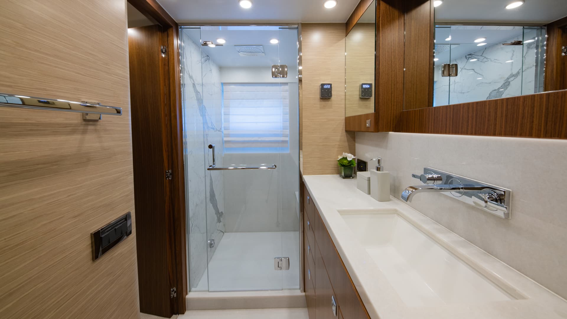 2028 Hargrave Raised Pilothouse