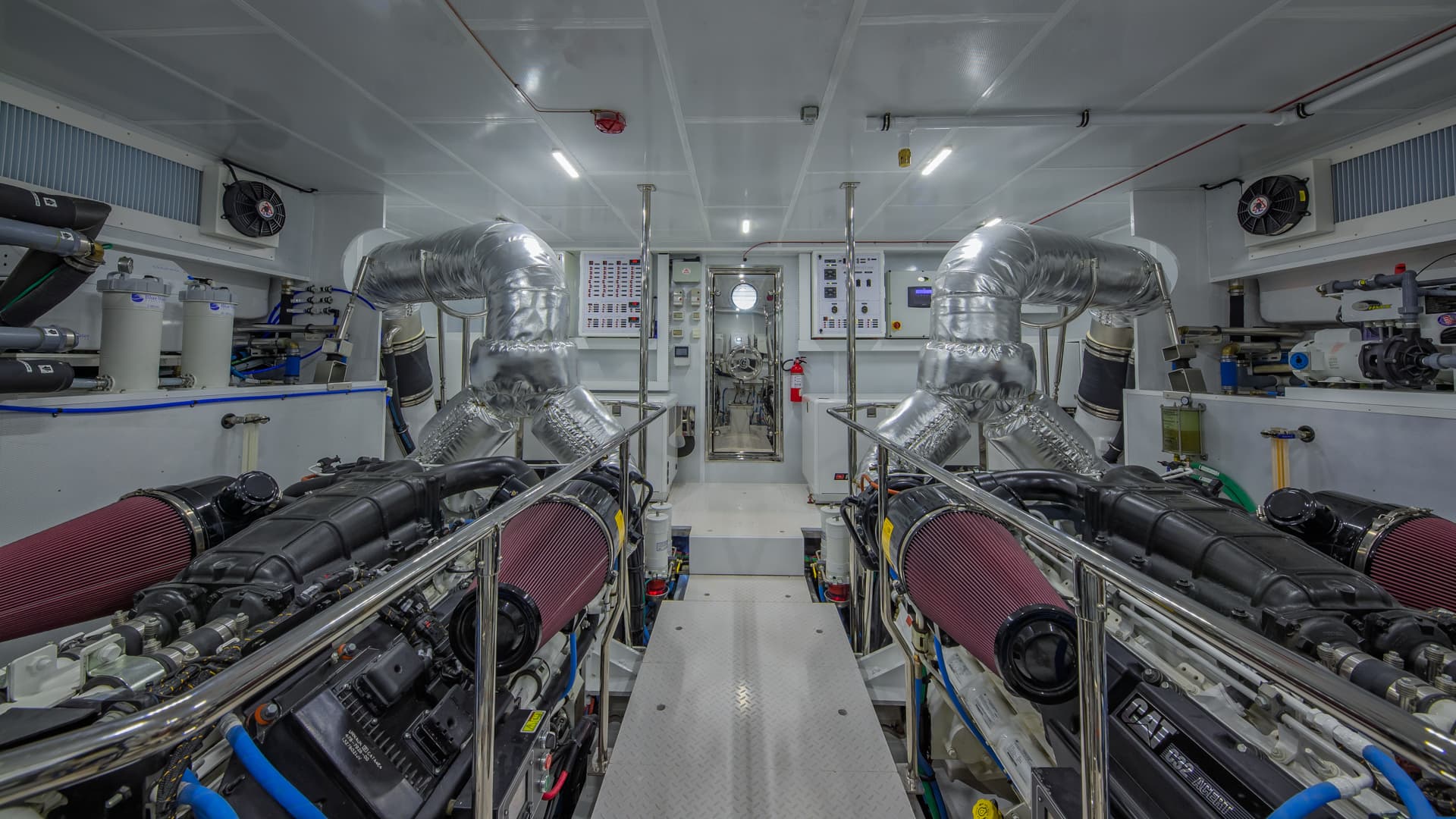 2028 Hargrave Raised Pilothouse