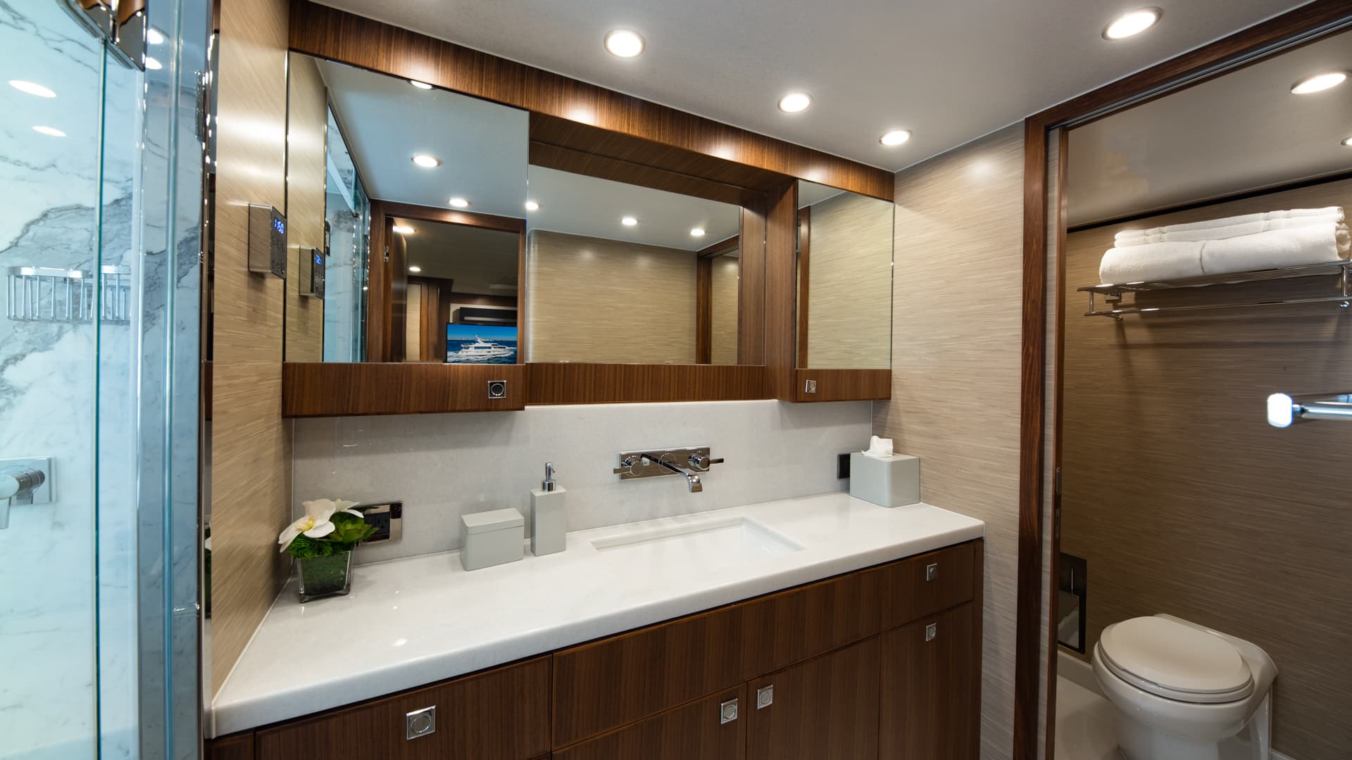 2028 Hargrave Raised Pilothouse